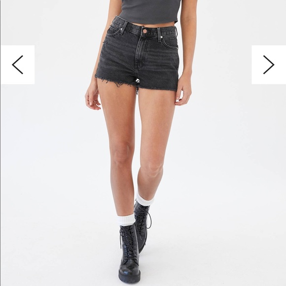 black high-rise jean shorts - Picture 8 of 8